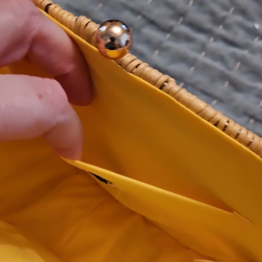 New, Handcrafted, Tan and White, Lemon-Shaped Woven Clutch - Picture 5 of 7